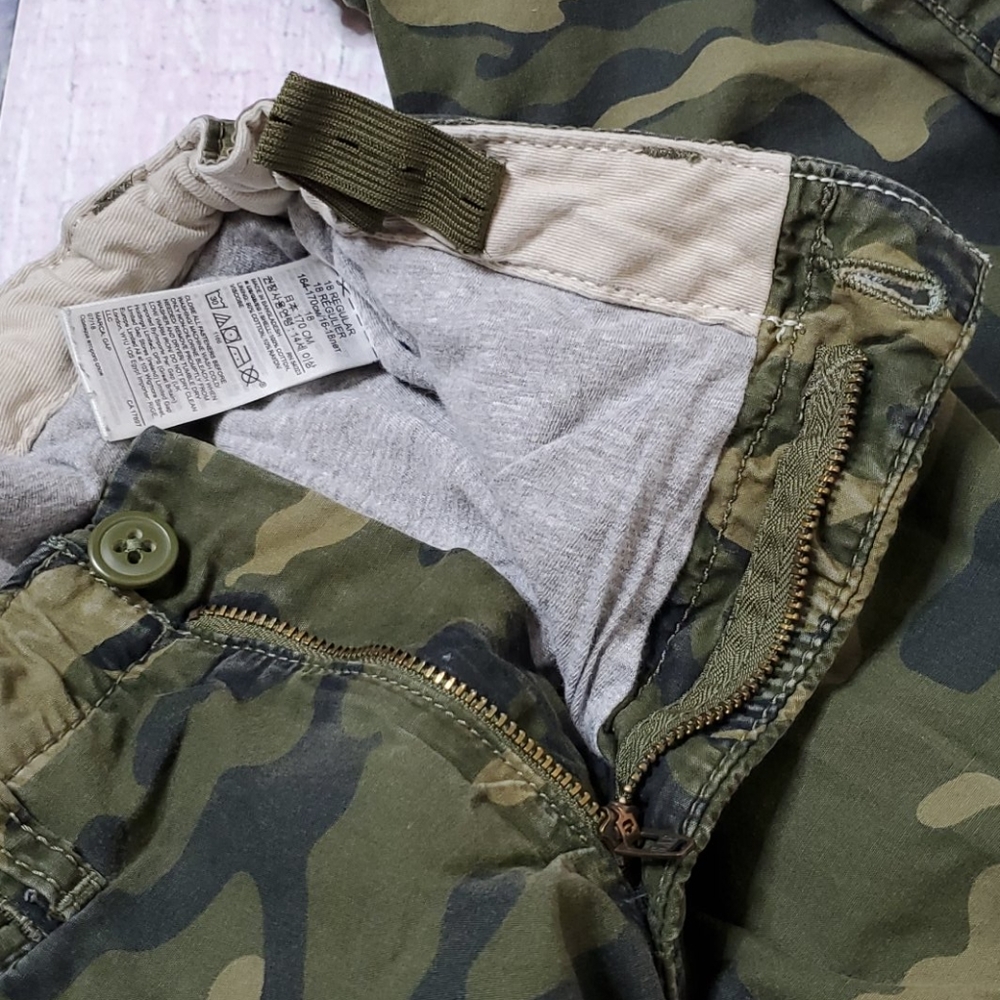 GapKids Lined Camo Jogger Pants - Picture 8 of 9
